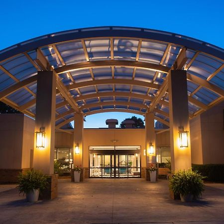 Sheraton Milwaukee Brookfield Exterior photo