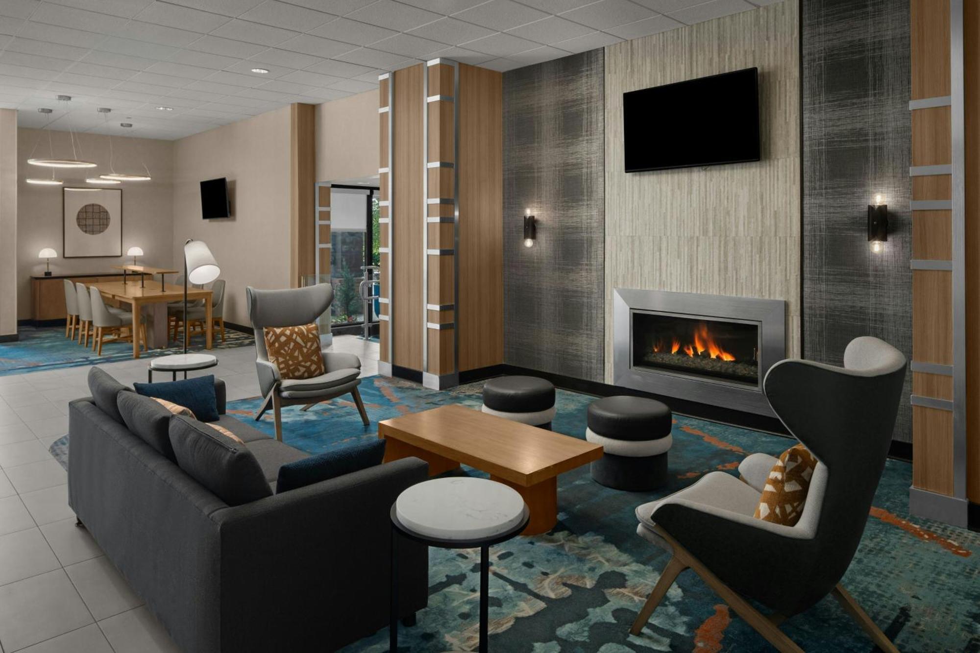 Sheraton Milwaukee Brookfield Exterior photo