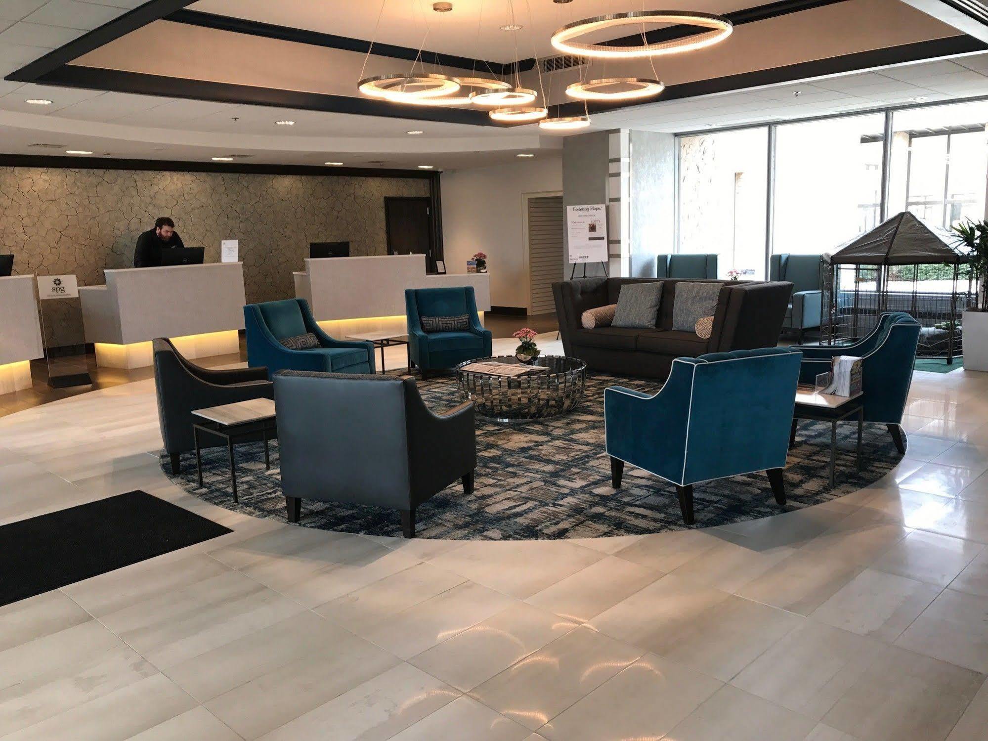 Sheraton Milwaukee Brookfield Exterior photo
