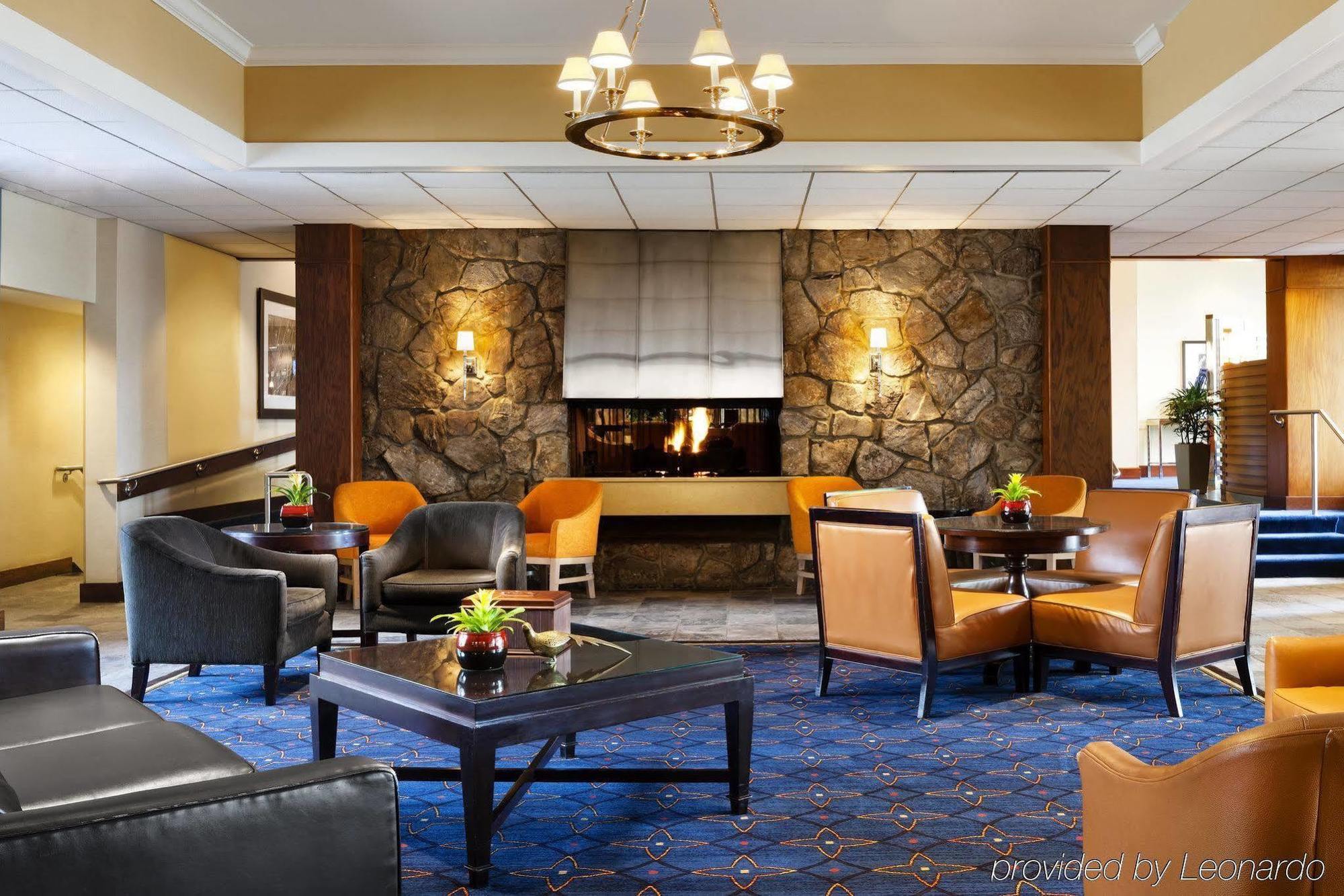 Sheraton Milwaukee Brookfield Exterior photo