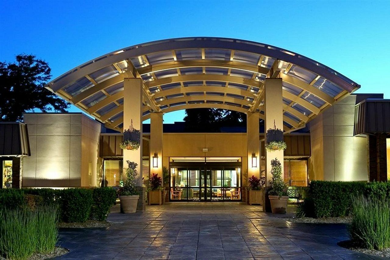 Sheraton Milwaukee Brookfield Exterior photo